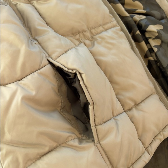 Gap Boys Tan Vest with Camo interior - Picture 4 of 4